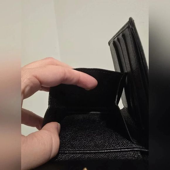 Louis Vuitton Epi Leather Bifold with change pocket (black) - Picture 7 of 12